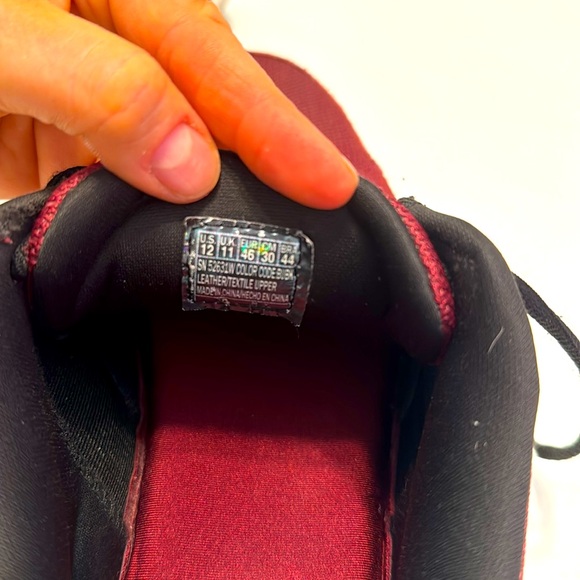 Skechers men’s sneakers size 12 W.  Excellent condition.   Only slightly worn. - Picture 4 of 6